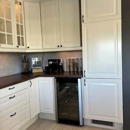 Apartman Koselig Bolig Med Stor Stue, 10 Min From Solsiden!