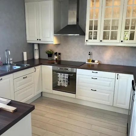 Appartement Koselig Bolig Med Stor Stue, 10 Min From Solsiden! *
