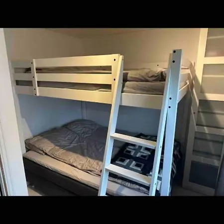 Koselig Bolig Med Stor Stue, 10 Min From Solsiden! Apartman