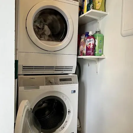 Koselig Bolig Med Stor Stue, 10 Min From Solsiden! Apartman