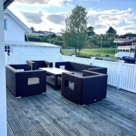 Koselig Bolig Med Stor Stue, 10 Min From Solsiden!